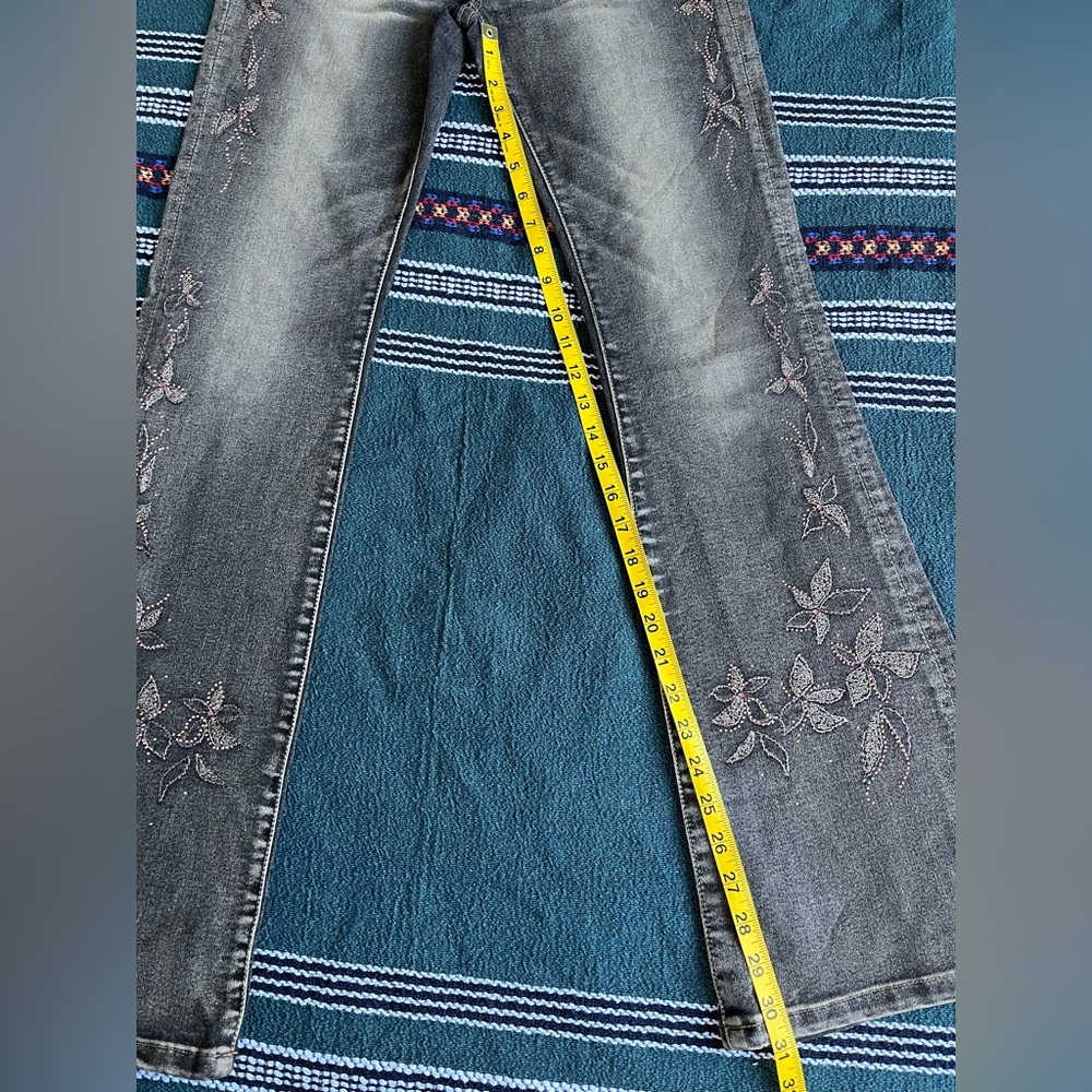 Vintage Embroidered Floral Low Rise Flare Jeans - Picture 8 of 9
